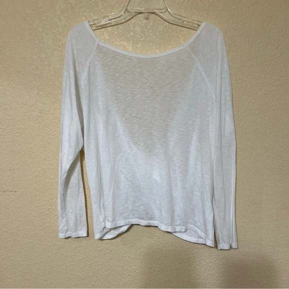Fabletics beautiful white low back top, long sleeve Large - Picture 3 of 9